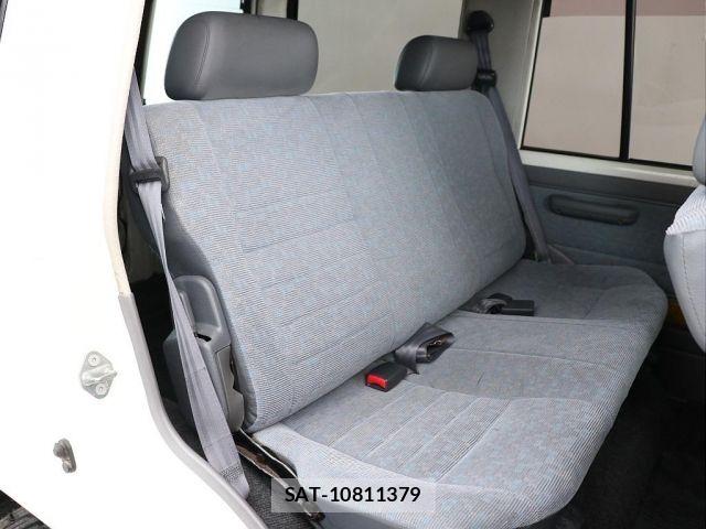Toyota Land Cruiser 70 2001-01 8366565-6