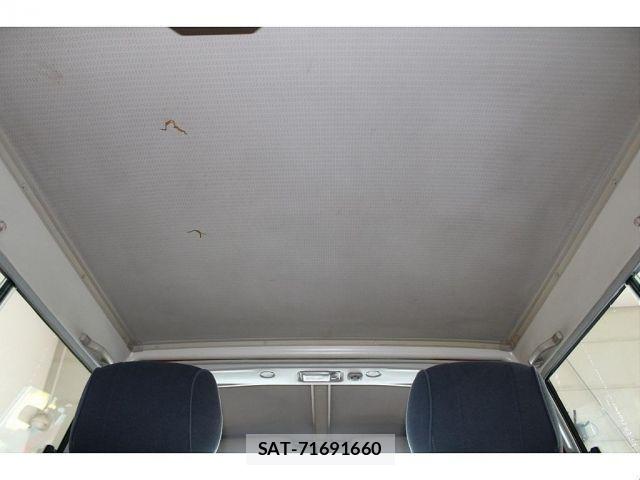 Toyota Land Cruiser 70 1991-01 8438281-8