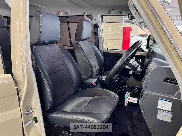Toyota Land Cruiser 70 2023-12 8627355-10