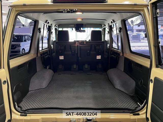 Toyota Land Cruiser 70 2023-12 8627355-12