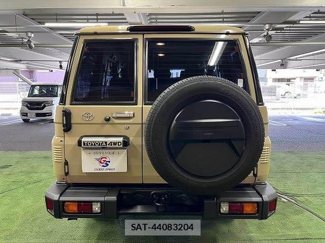 Toyota Land Cruiser 70 2023-12 8627355-15