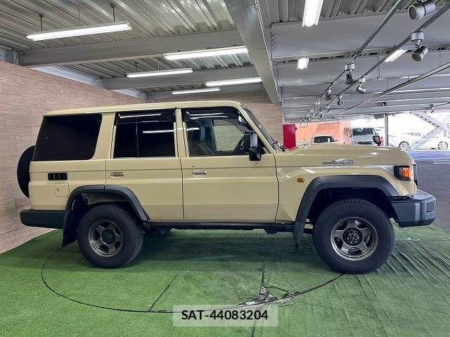 Toyota Land Cruiser 70 2023-12 8627355-17
