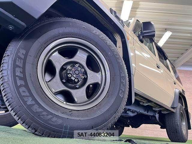 Toyota Land Cruiser 70 2023-12 8627355-18