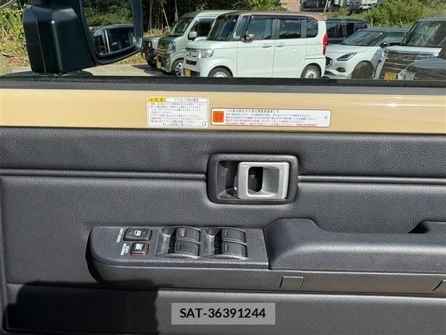Toyota Land Cruiser 70 2025-03 8659754-19