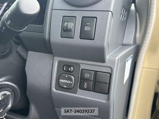 Toyota Land Cruiser 70 2024-10 8829769-12