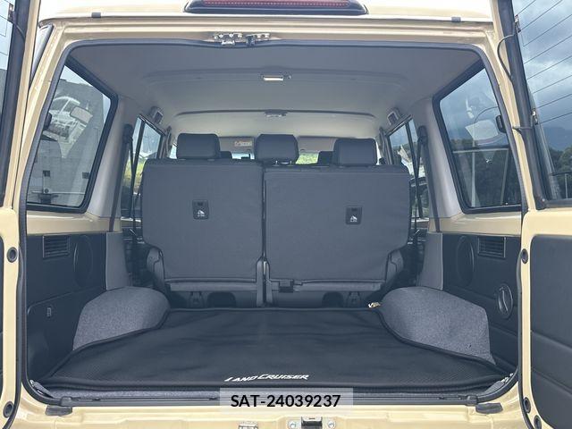 Toyota Land Cruiser 70 2024-10 8829769-18