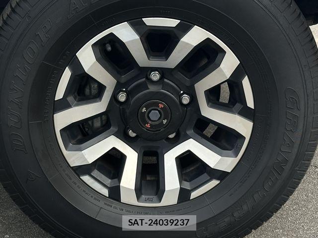 Toyota Land Cruiser 70 2024-10 8829769-19
