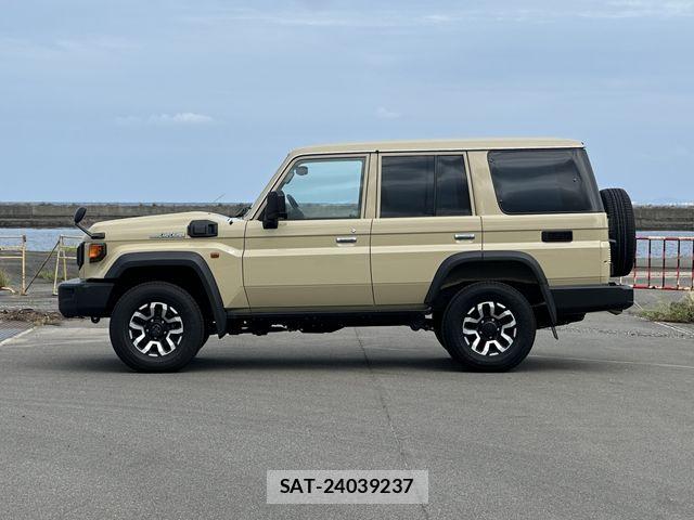 Toyota Land Cruiser 70 2024-10 8829769-23