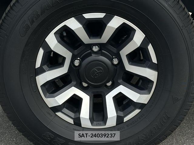 Toyota Land Cruiser 70 2024-10 8829769-27