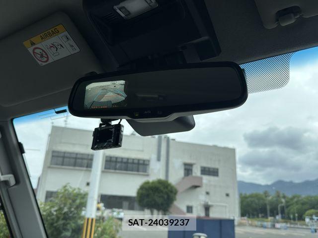 Toyota Land Cruiser 70 2024-10 8829769-8