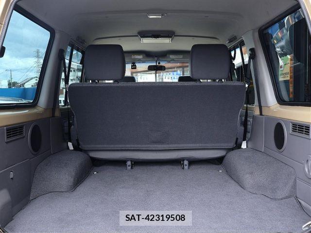 Toyota Land Cruiser 70 2015-01 8871282-9