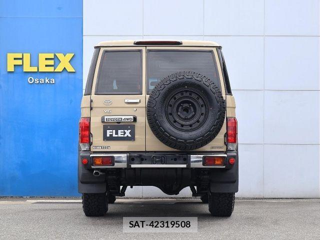 Toyota Land Cruiser 70 2015-01 8871282-10