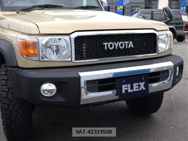 Toyota Land Cruiser 70 2015-01 8871282-12