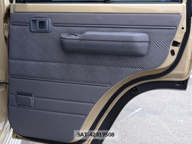 Toyota Land Cruiser 70 2015-01 8871282-14