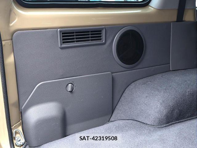 Toyota Land Cruiser 70 2015-01 8871282-17