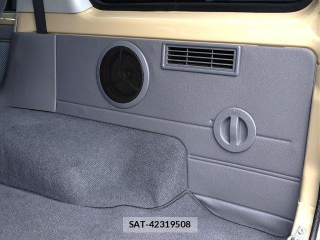 Toyota Land Cruiser 70 2015-01 8871282-18