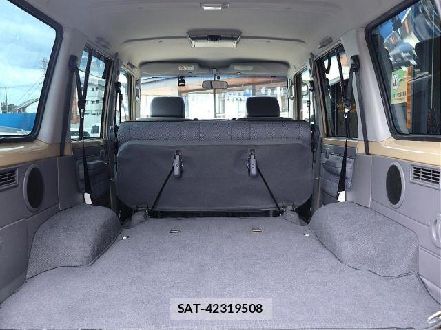 Toyota Land Cruiser 70 2015-01 8871282-19
