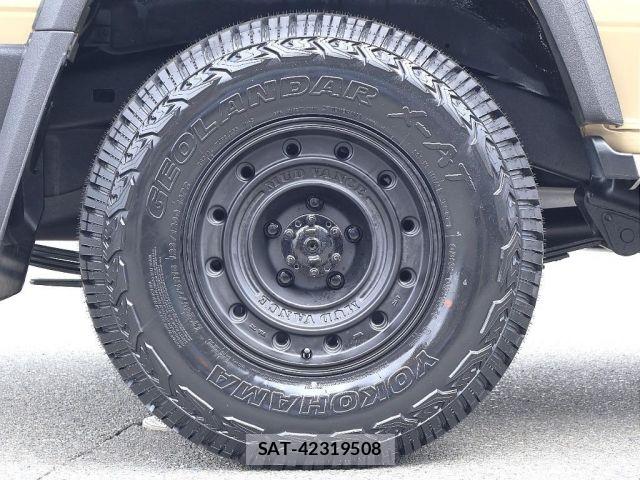 Toyota Land Cruiser 70 2015-01 8871282-2