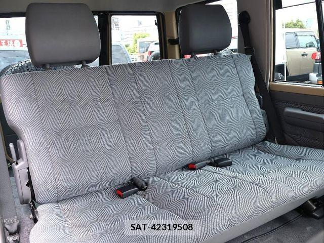 Toyota Land Cruiser 70 2015-01 8871282-7