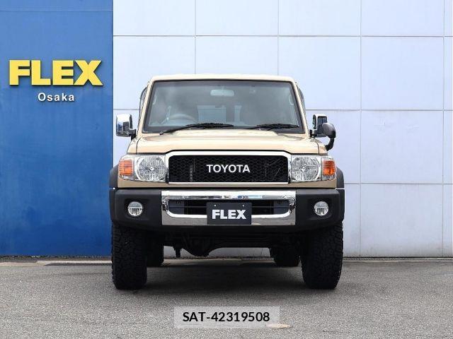 Toyota Land Cruiser 70 2015-01 8871282-8