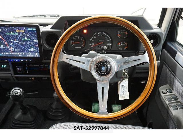 Toyota Land Cruiser 70 1992-01 8880352-10