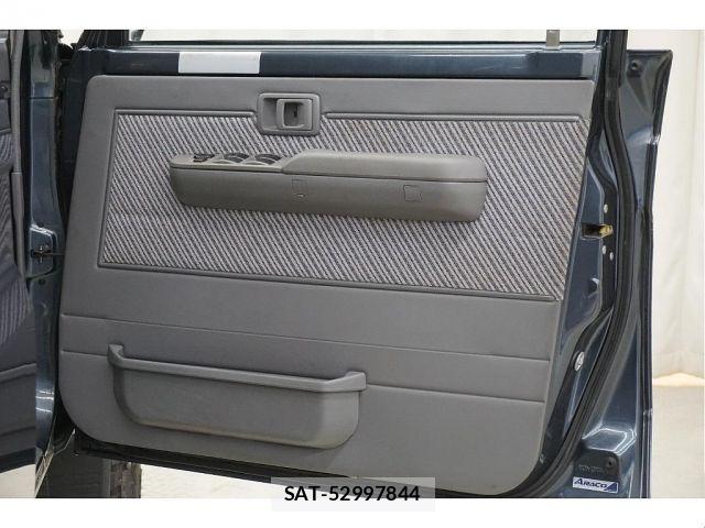 Toyota Land Cruiser 70 1992-01 8880352-11