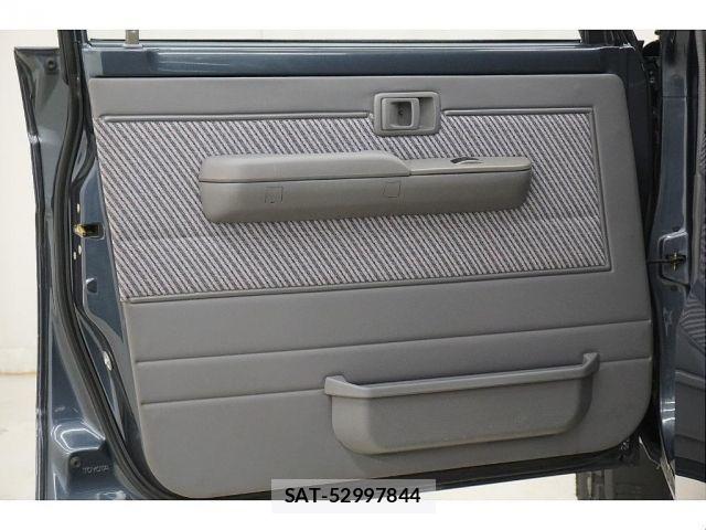 Toyota Land Cruiser 70 1992-01 8880352-13