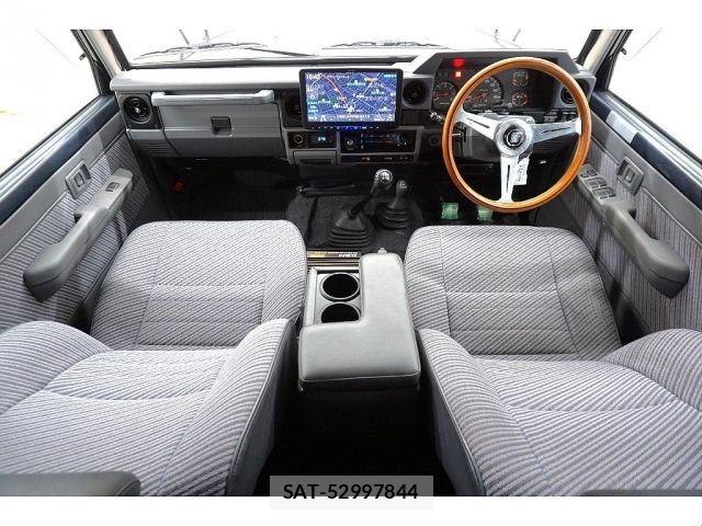 Toyota Land Cruiser 70 1992-01 8880352-1
