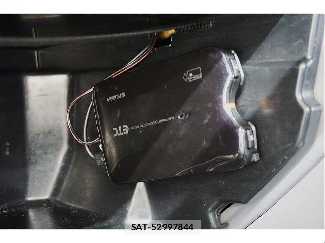 Toyota Land Cruiser 70 1992-01 8880352-19