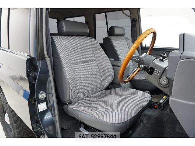 Toyota Land Cruiser 70 1992-01 8880352-6