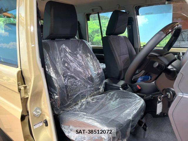 Toyota Land Cruiser 70 2025-11 8880351-6