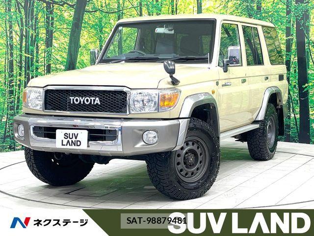 Toyota Land Cruiser 70 2015-04 8158661-0