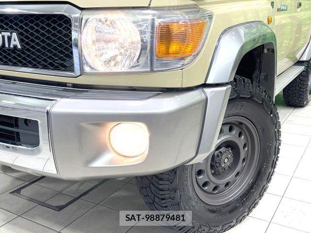 Toyota Land Cruiser 70 2015-04 8158661-9