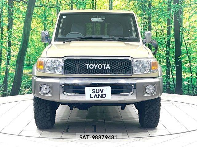 Toyota Land Cruiser 70 2015-04 8158661-11