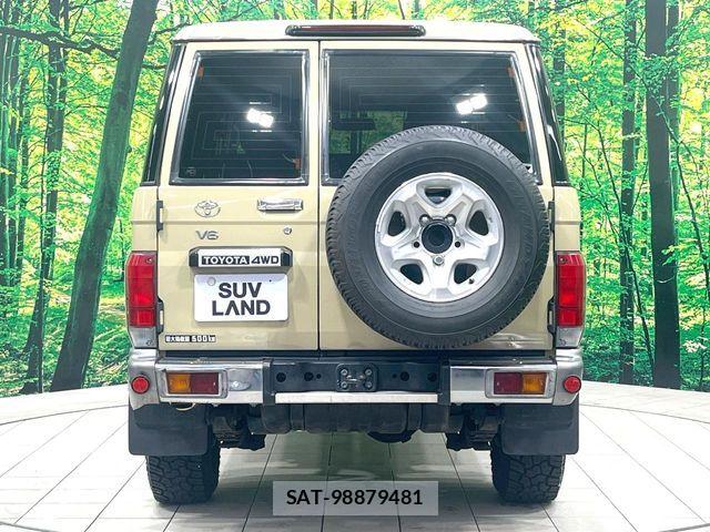Toyota Land Cruiser 70 2015-04 8158661-12