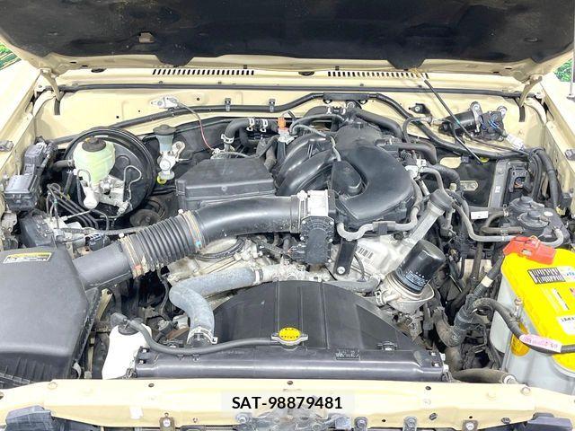 Toyota Land Cruiser 70 2015-04 8158661-15