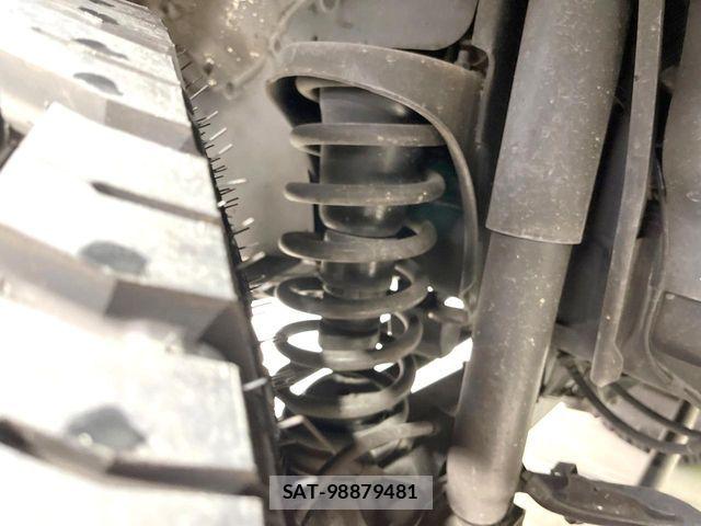 Toyota Land Cruiser 70 2015-04 8158661-17