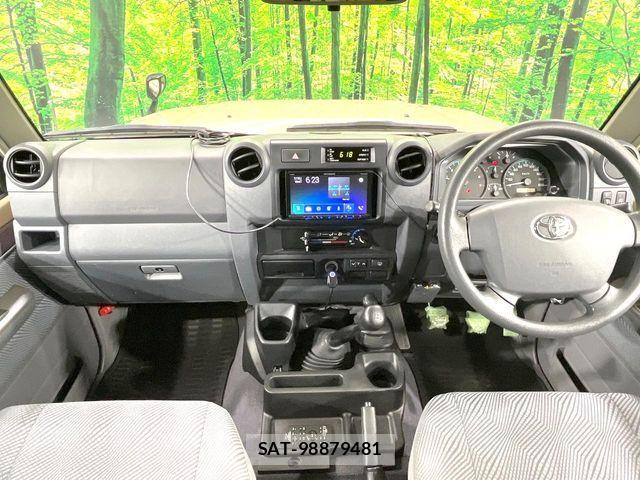 Toyota Land Cruiser 70 2015-04 8158661-1