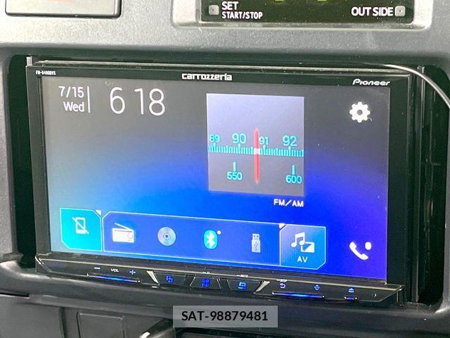Toyota Land Cruiser 70 2015-04 8158661-2