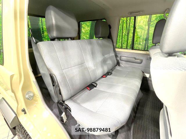 Toyota Land Cruiser 70 2015-04 8158661-6