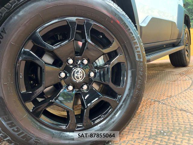 Toyota Land Cruiser FJ 2026-07 8074232-11