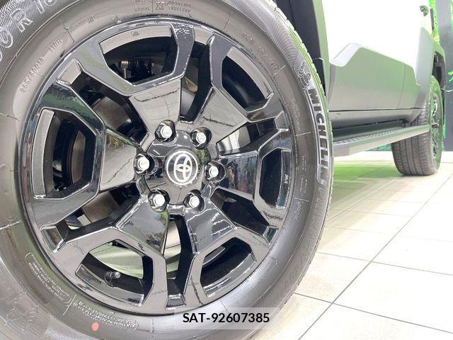 Toyota Land Cruiser FJ 2026-07 8099956-13