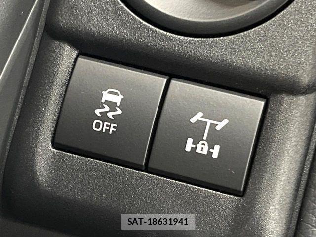 Toyota Land Cruiser FJ 2026-06 8208167-8