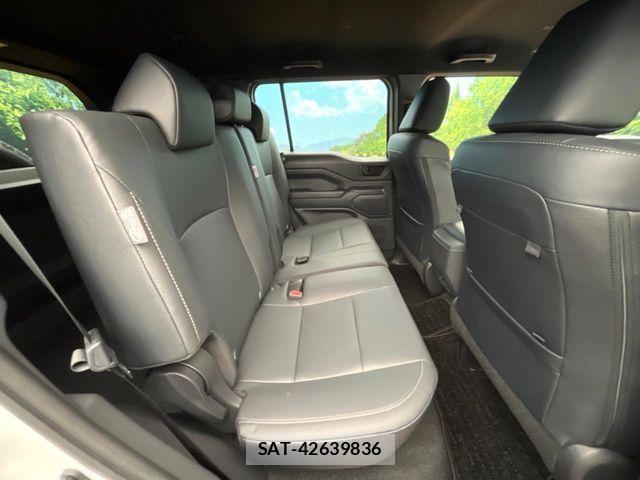 Toyota Land Cruiser FJ 2026-06 8208169-8