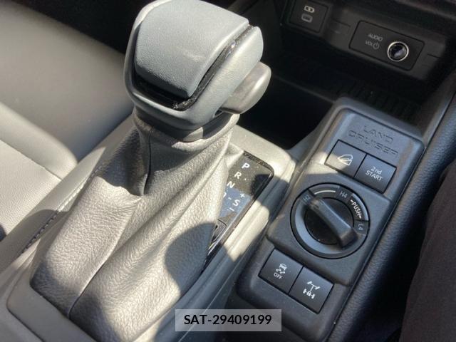 Toyota Land Cruiser FJ 2026-06 8230520-18