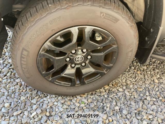 Toyota Land Cruiser FJ 2026-06 8230520-5