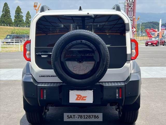 Toyota Land Cruiser FJ 2026-06 8315038-13