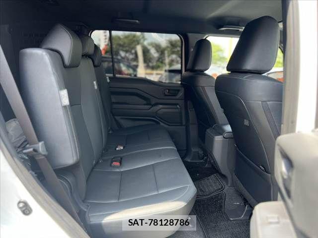 Toyota Land Cruiser FJ 2026-06 8315038-17