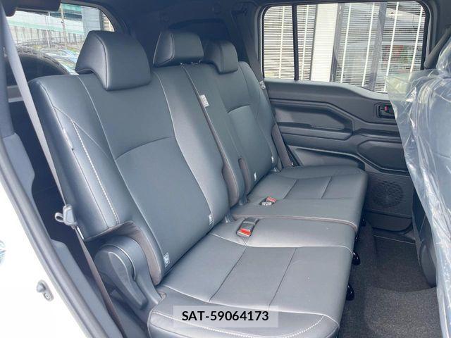 Toyota Land Cruiser FJ 2026-07 8354789-12