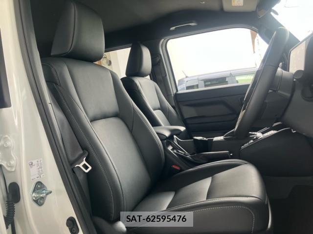 Toyota Land Cruiser FJ 2026-06 8562324-12